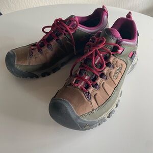 KEEN Women's Athletic Shoes - Brown and Burgundy